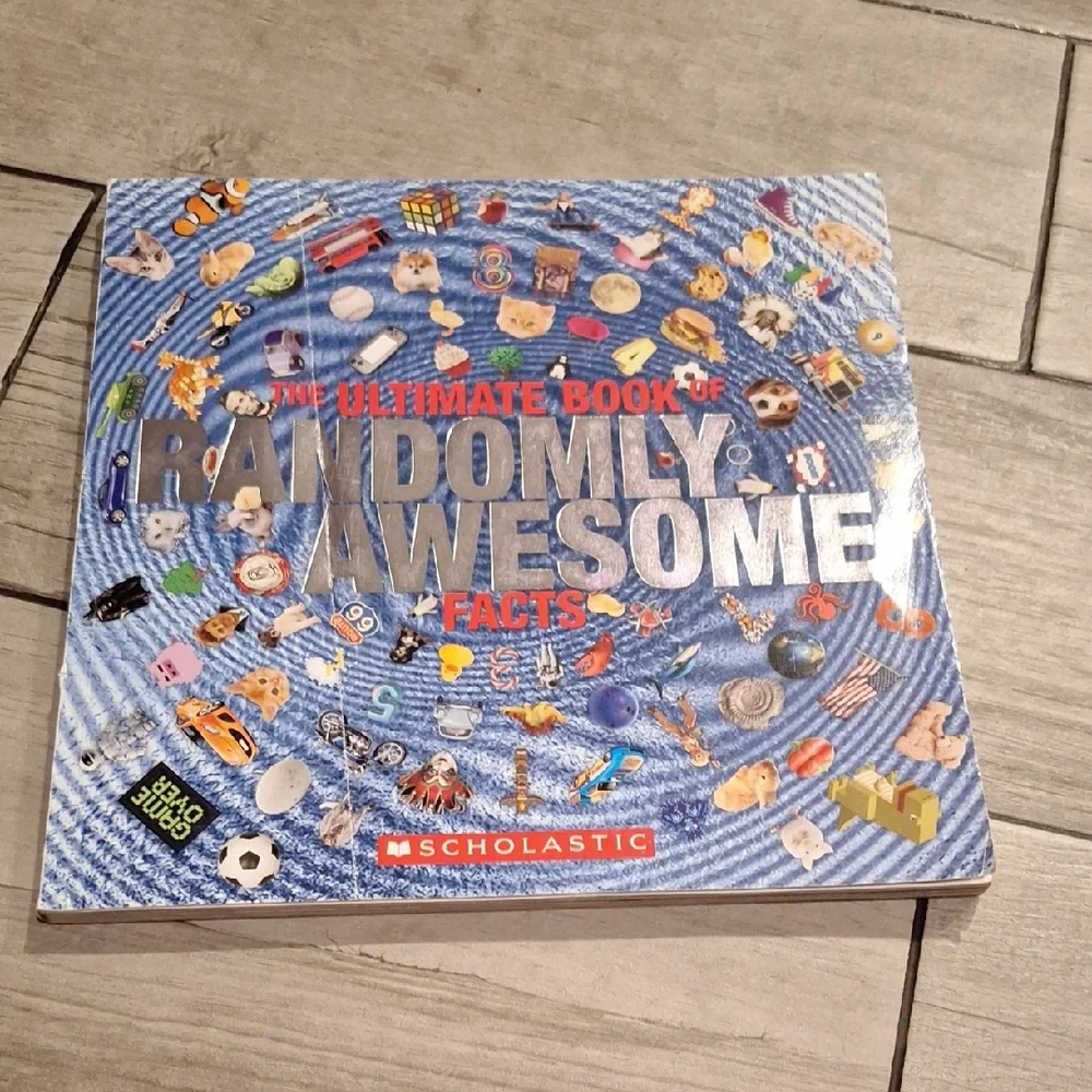 🍋‍🟩Scholastic Blue and Red Fun Facts Book🐧